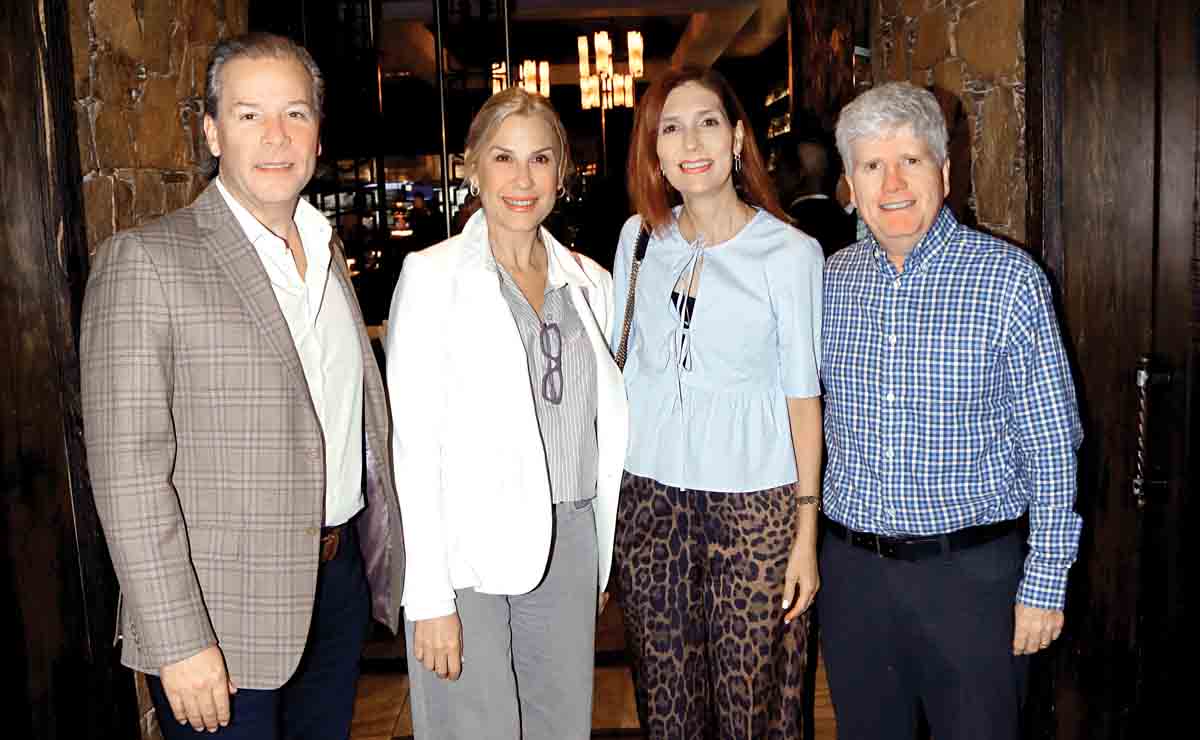Ricardo Albuerne, Carolina Pro, Paulina Farías de Chapa y Gabriel Chapa / Fotos: Omar Valdez
