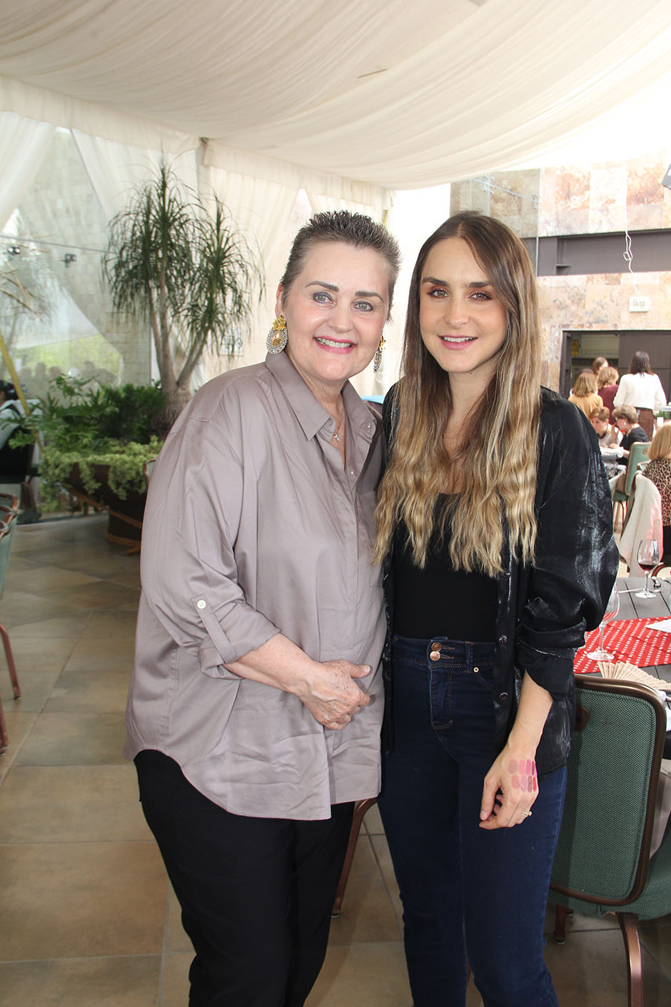 Claudia Ricaud y Alexia Vergara.