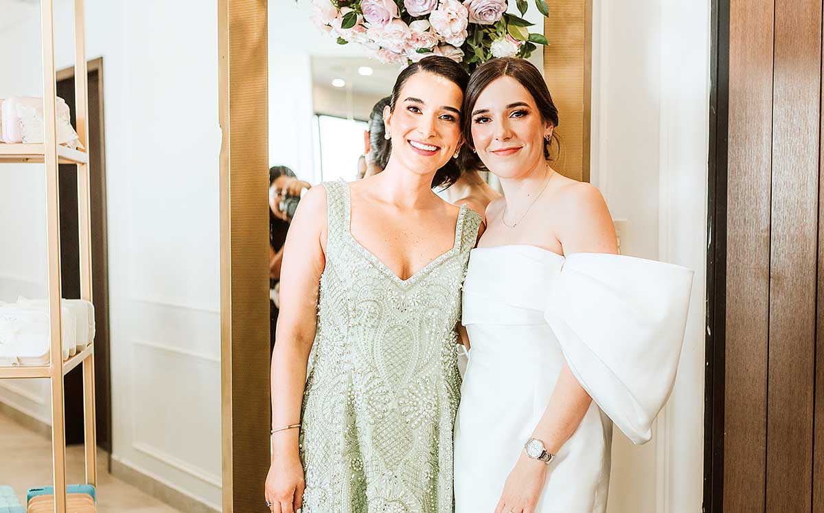 FERNANDA ACUÑA y ALEJANDRA ACUÑA no podían estar más felices durante la despedida