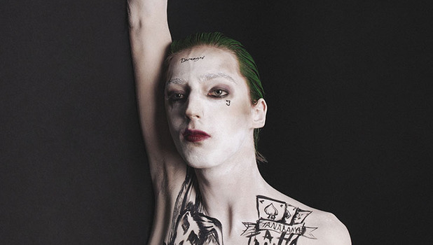 Matías Medrano como The Joker / Fotos: Mark Beas / Makeup: Adrián Ruvalcaba / Dirección de arte: Alfonso Carriquiry