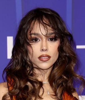 Danna Paola redefine el estilo con un top que parece salido de las llamas (Getty Images)