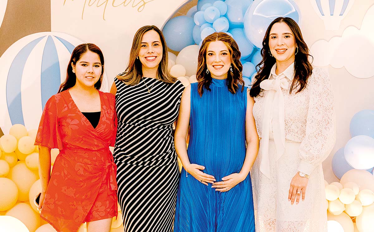 ADRIANA VARGAS, CRISTINA LAVÍN DE ESCALANTE, MARIANGELA RICHO DE ILLOLDI Y FERNANDA LÓPEZ