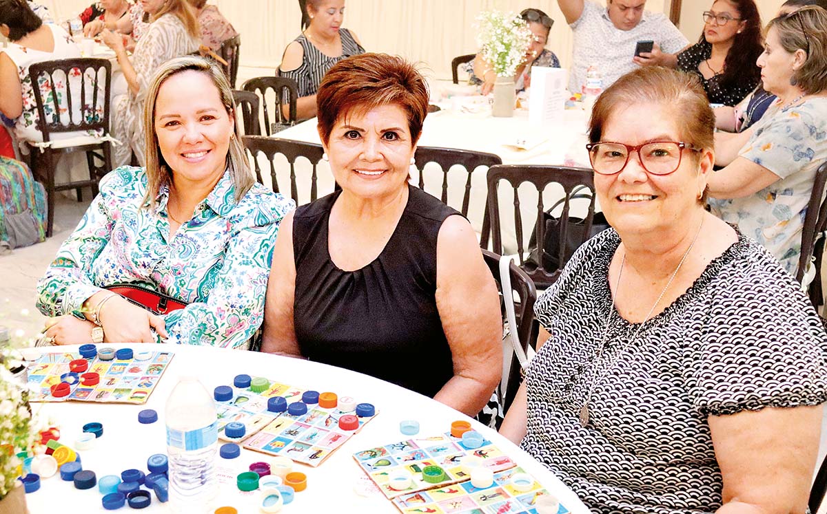 Asistencia se divirtieron en una agradable tarde de lotería