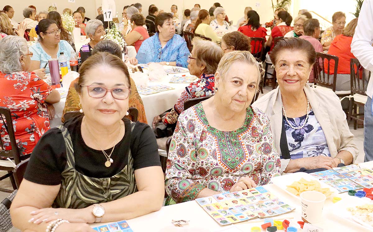 Asistencia estuvieron muy emocionadas durante la lotería