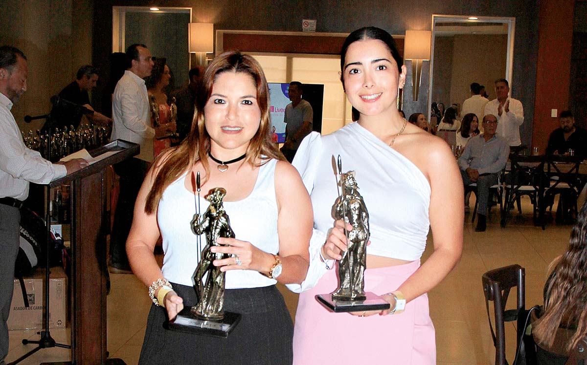 GRACE PARTIDA Y FERNANDA LUEVANO nos regalaron sus mejores sonrisas en la premiación del torneo
