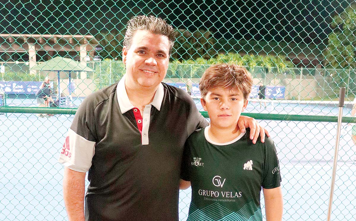 HUMBERTO SANMIGUEL Y SANTIAGO SANMIGUEL felices en las canchas del Centro Deportivo Español