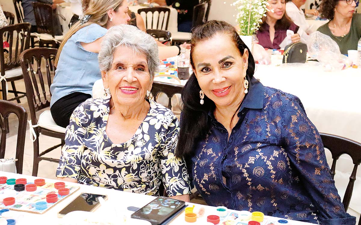 ROSA FLORES Y YOLANDA RAZO emocionadas por jugar lotería
