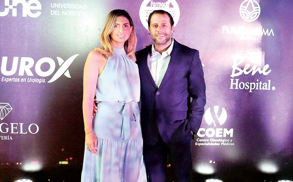 ANA SILVIA GARCÍA Y JOSÉ GERARDO SIERRA llegaron con sus mejores outfits al evento