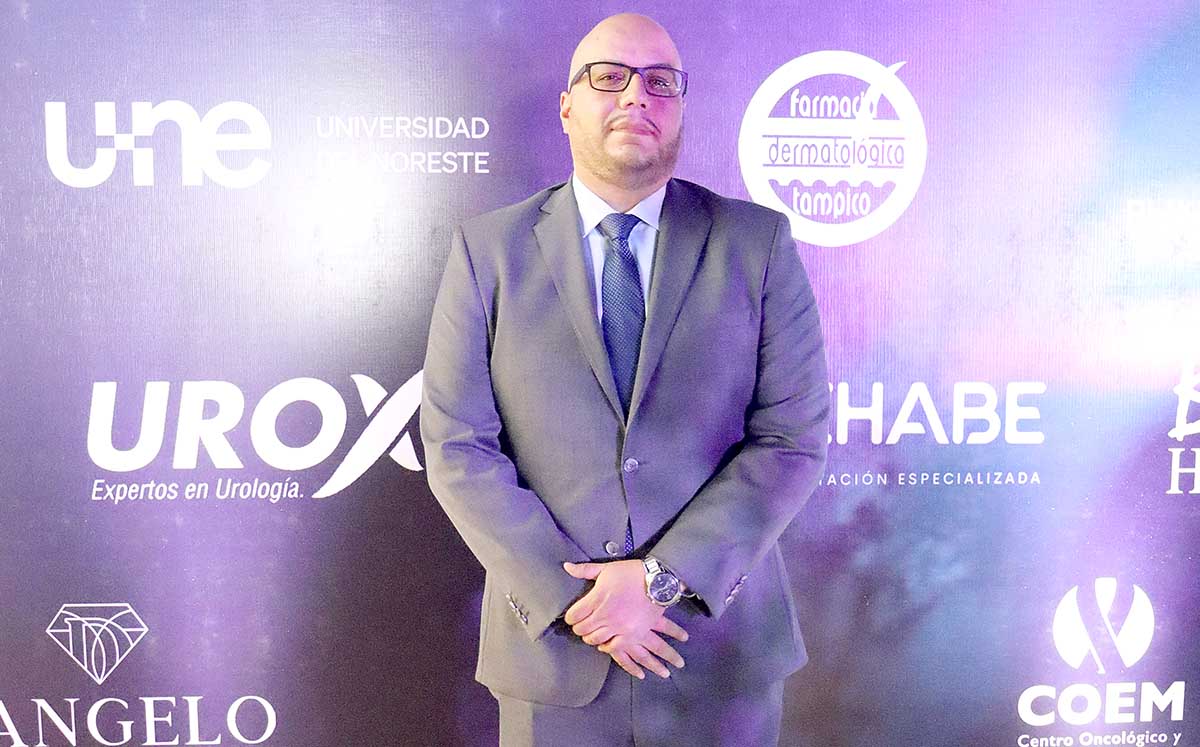 CRISTIAN HERNÁNDEZ llegó puntual a los premios a la Salud Total 2024