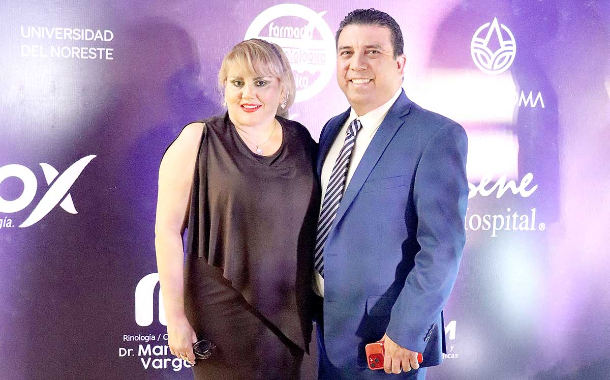 EDITH ZUÑIGA Y ANDRES SÁNCHEZ disfrutaron de un menú delicioso que incluyó ensalada con aderezo de mostaza antigua y harissa
