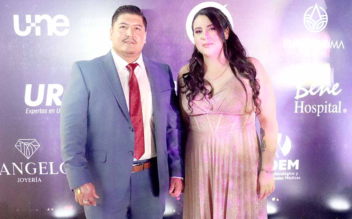 EDSON SANCHEZ Y LAURA ARGUMEDO emocionados por saber quienes fueron los galardonados