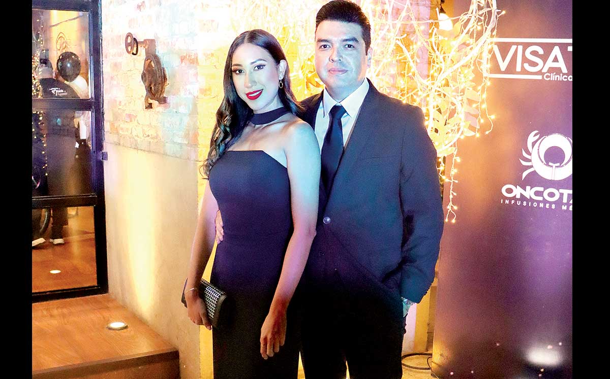 ENID ONG Y ADRIÁN FUENTES llegaron con sus mejores outfits a Central Andalina