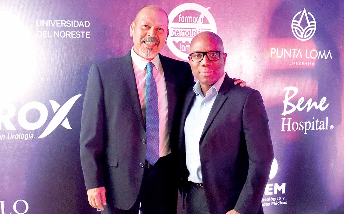 ERNESTO CUEVAS Y LUCKENS JEAN-BAPTISTE: "Gracias por reconocer nuestro labor como médicos y me dio mucho gusto ver a maestros y amigos”