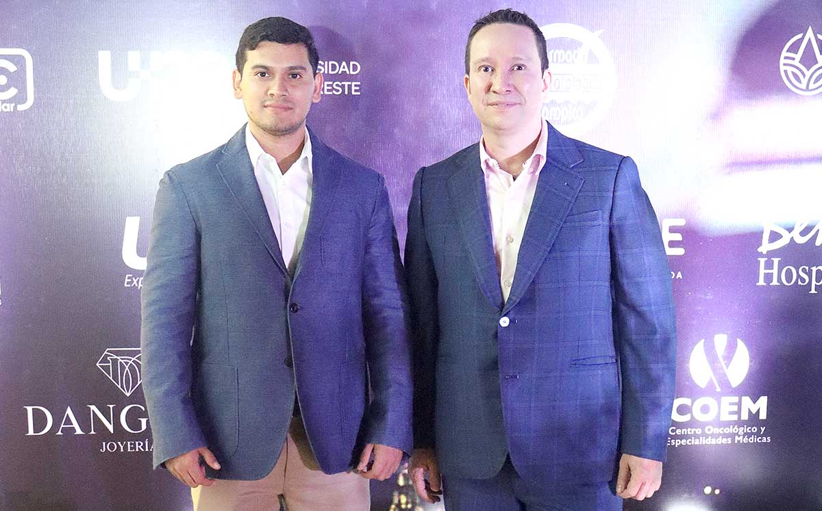 HECTOR RODRÍGUEZ Y JAVIER IZAGUIRRE llegaron con sus mejores outfits a los premios a la Salud Total 2024