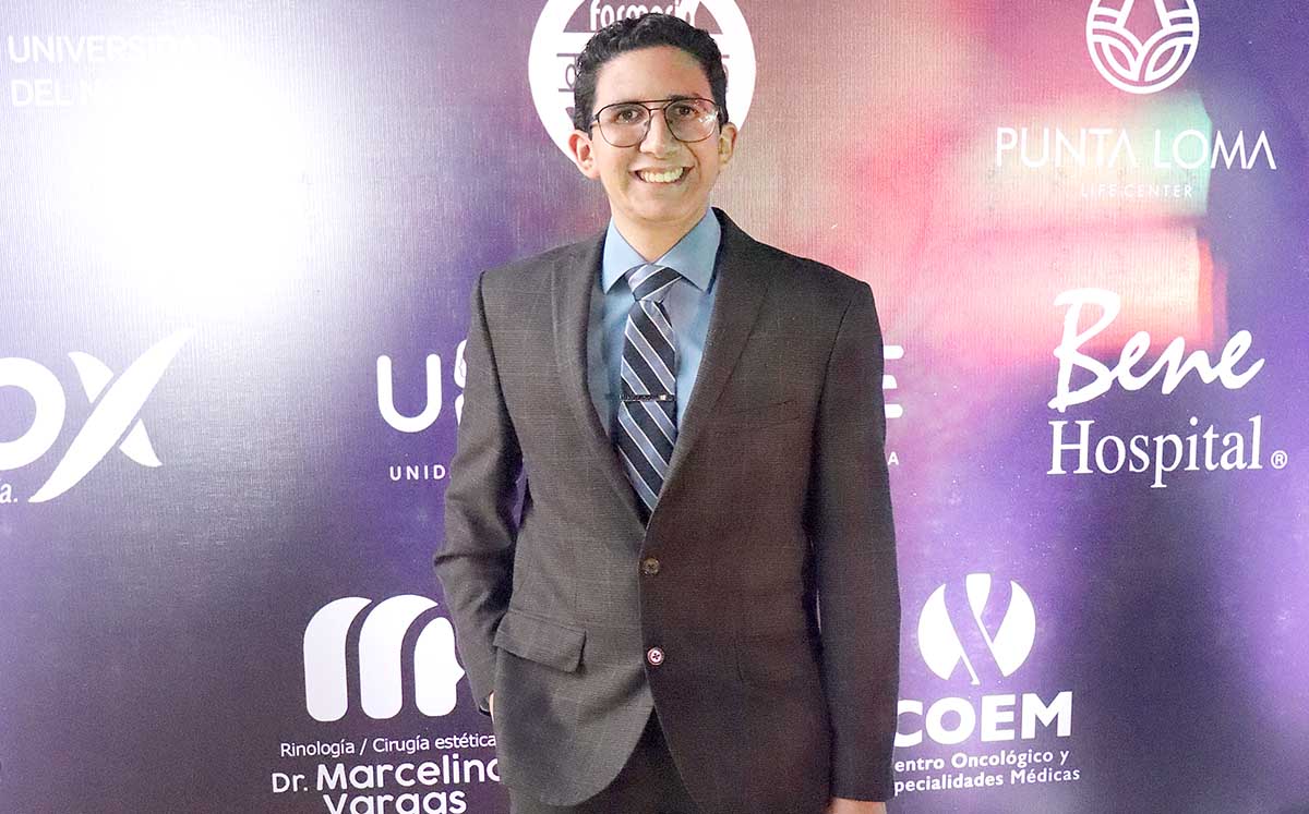 JULIO CESAR GARCIA disfrutó de la muestra artística en los premios a la Salud Total 2024