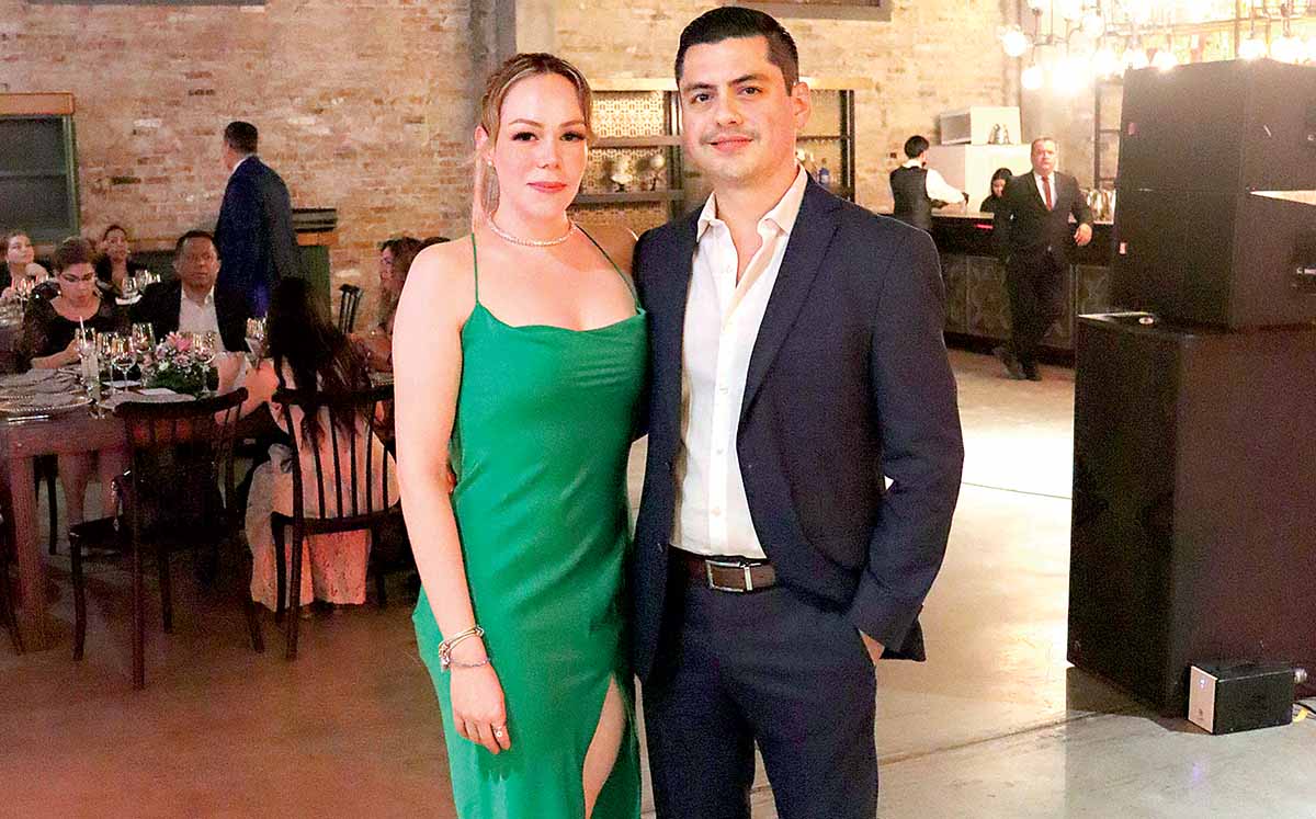 LORENA SORIA Y ARMANDO AZUARA: “Muchas gracias por la invitación, a Salud Total gracias por estar siempre con nosotros, un evento muy padre”