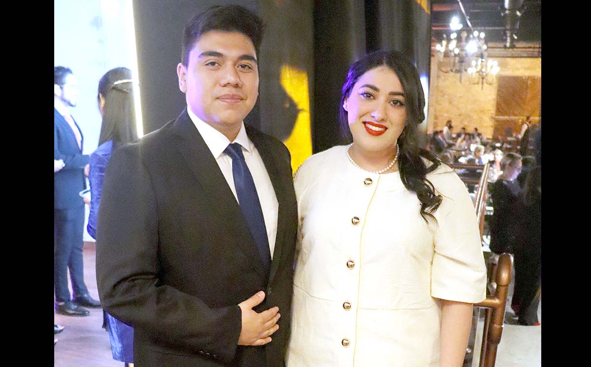 MARCO RONZON Y SANDRA JUÁREZ disfrutaron de un menú delicioso que incluyó ensalada con aderezo de mostaza antigua y harissa