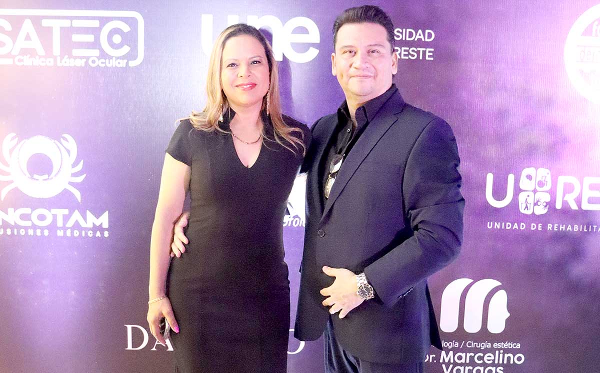 VALERIA HERRERA Y JESÚS PÉREZ nos regalaron sus mejores sonrisas durante el evento