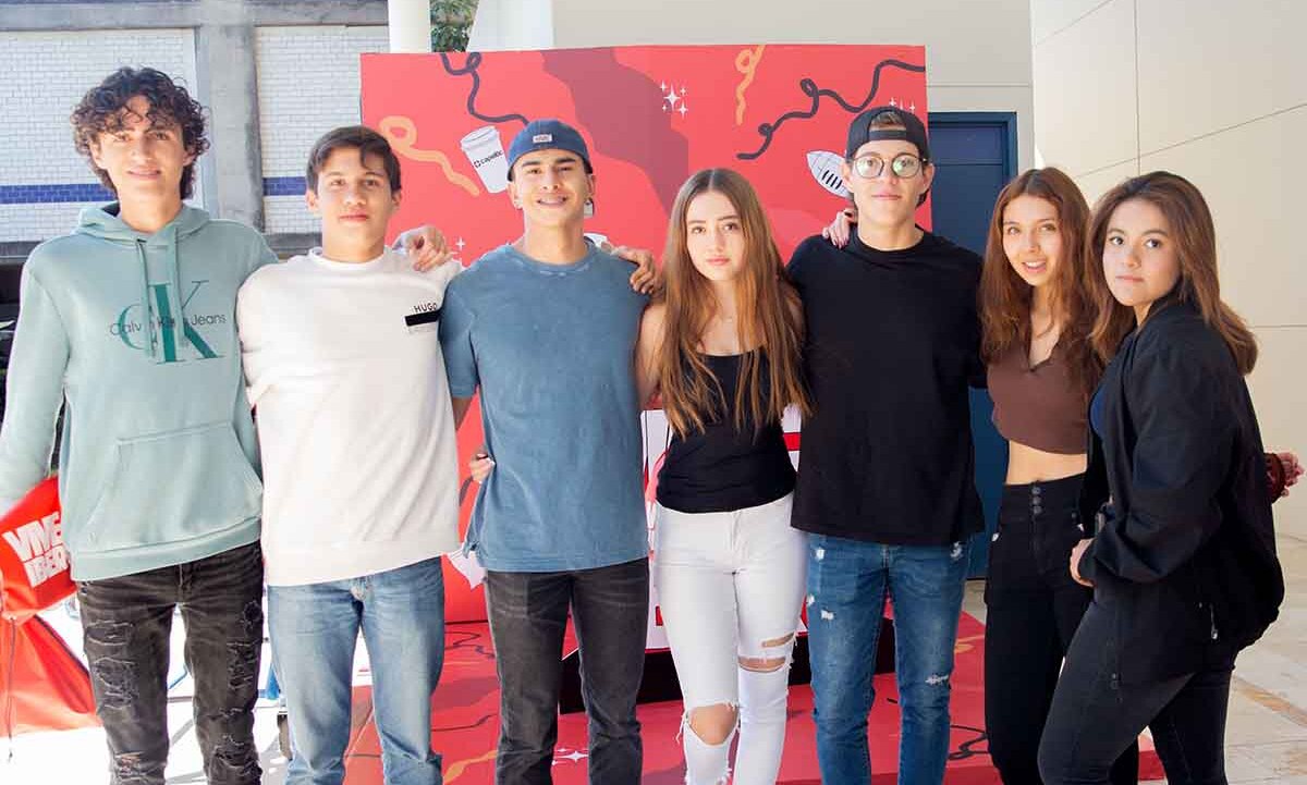 Esteban Alarcón, Julio Lozada, Mayte Pérez, Juan Pablo Loza, Julen Aguirre, Stephy Toledo y Marian López