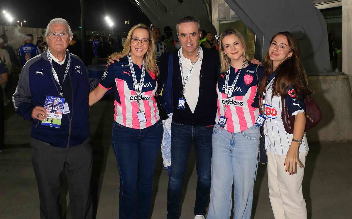 Adrián Maiz, María Isabel Garza de Salvador, Luis Miguel Salvador, Luisa Salvador y Laura Fernández
