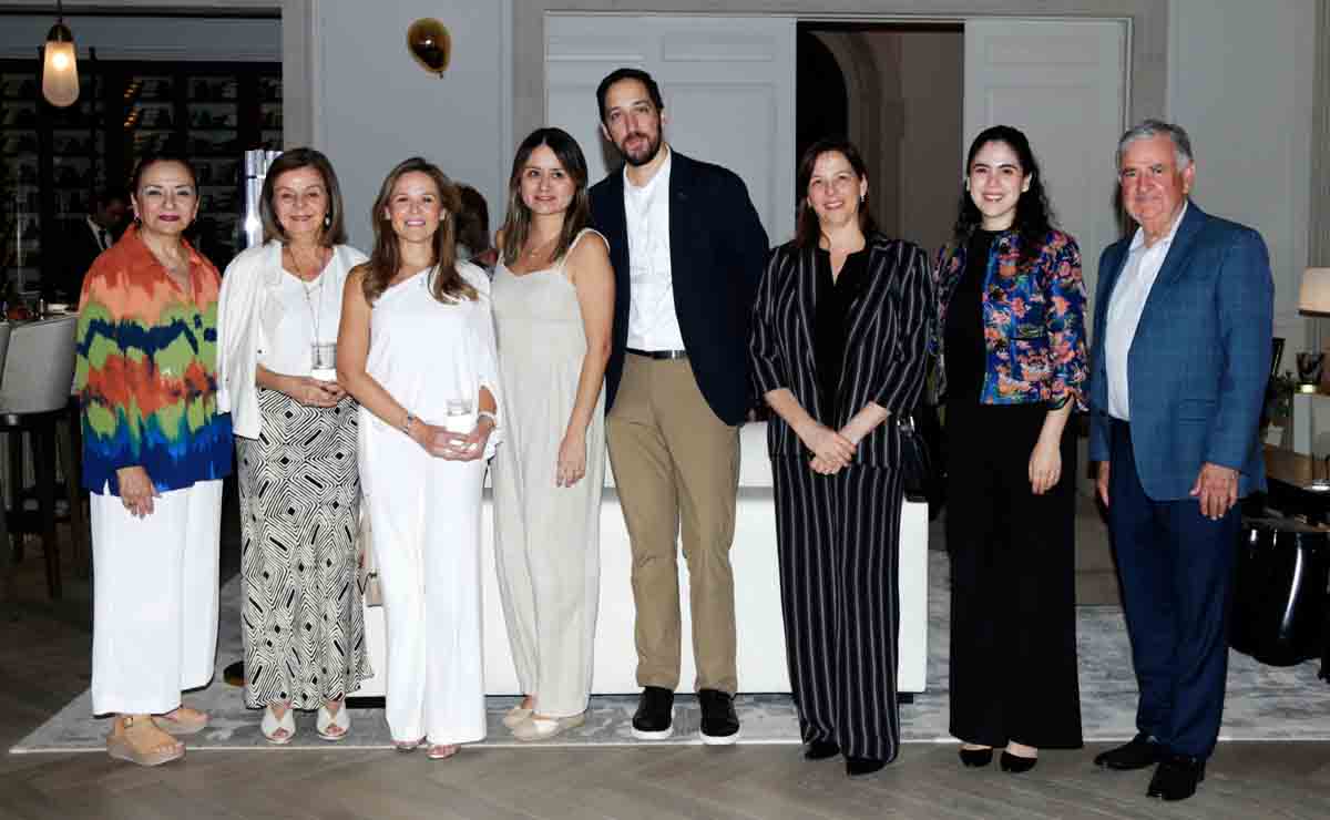 Gaby Ramírez con sus invitados / Fotos: Omar Valdez