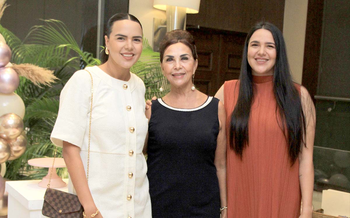 CAROLINA PARRA, GABY GÓMEZ y ALEJANDRA PARRA llegaron puntuales al Centro Deportivo Español