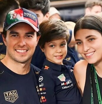 Checo Pérez: Ellos son sus hijos con Carola Martínez