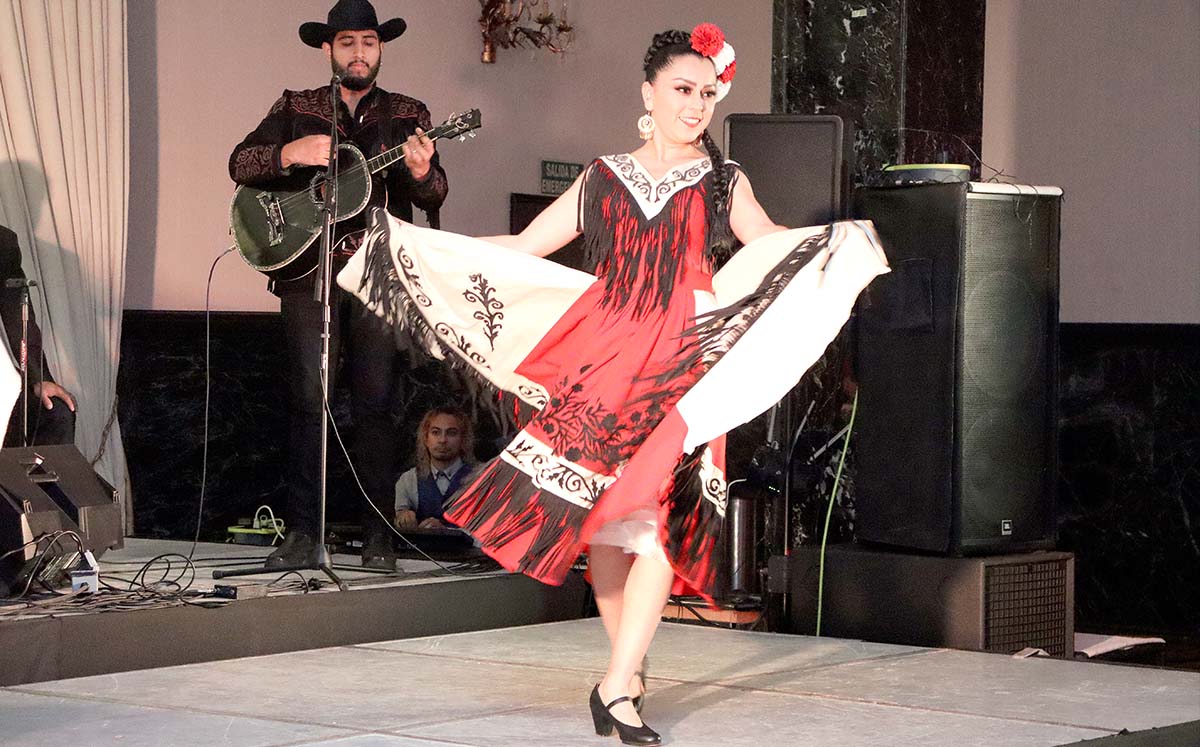 Sin duda fueron momentos donde la elegancia del flamenco y la energía del huapango se unieron en esta ocasión tan especial