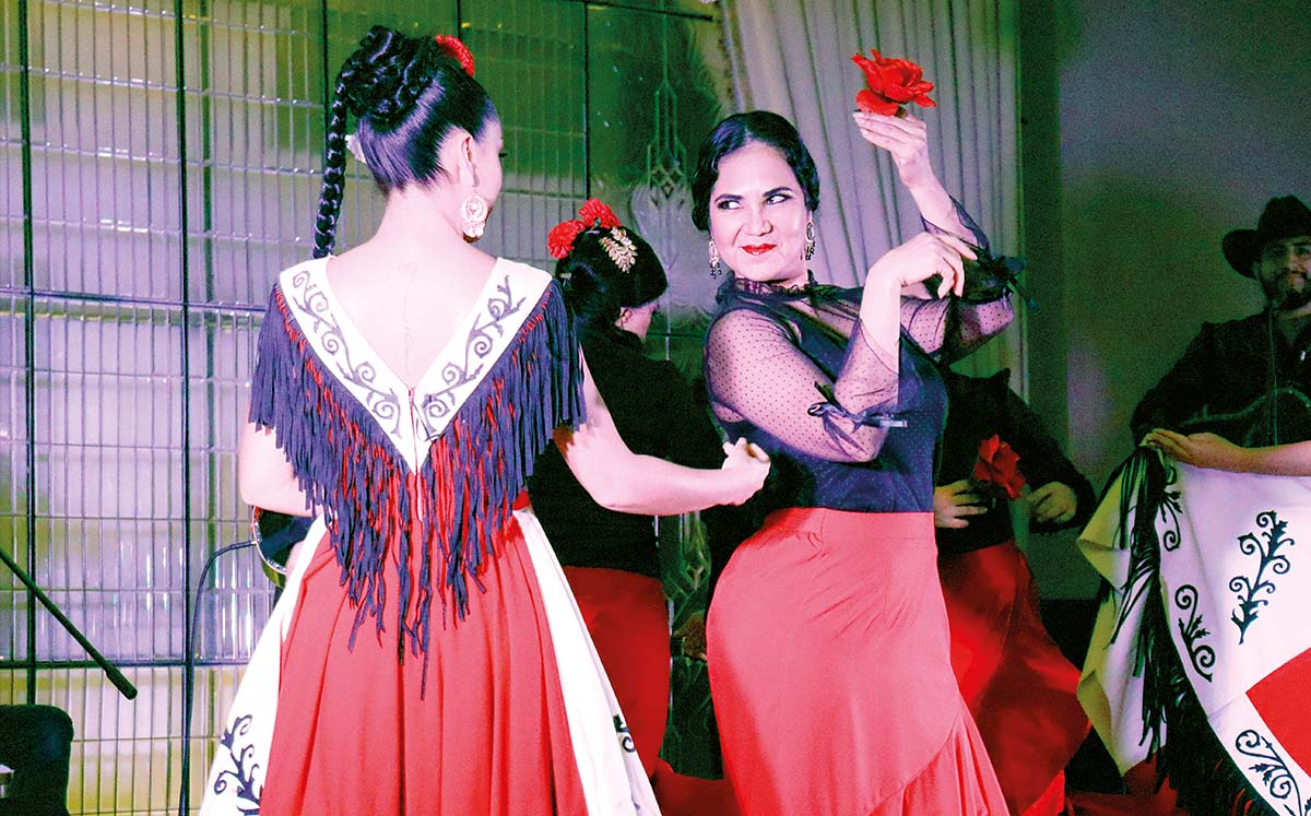 Los más de 100 asistentes disfrutaron de las presentaciones de Puerto Flamenco, Ballet Folklórico de Tamaulipas, el Trío Huasteco Los Malagueña