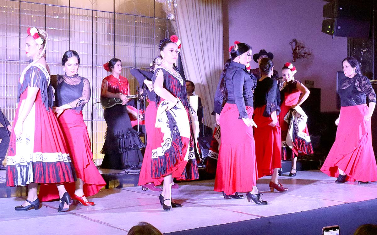 Los más de 100 asistentes disfrutaron de las presentaciones de Puerto Flamenco, Ballet Folklórico de Tamaulipas, el Trío Huasteco Los Malagueña