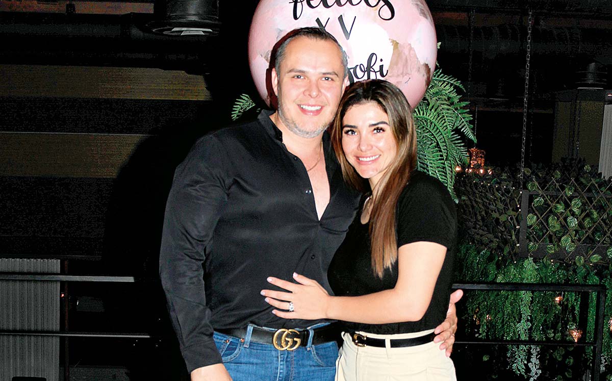 FERNANDO ALMARAZ Y CITLALY HIGUERA nos regalaron sus mejores sonrisas en los XV de Ana Sofía