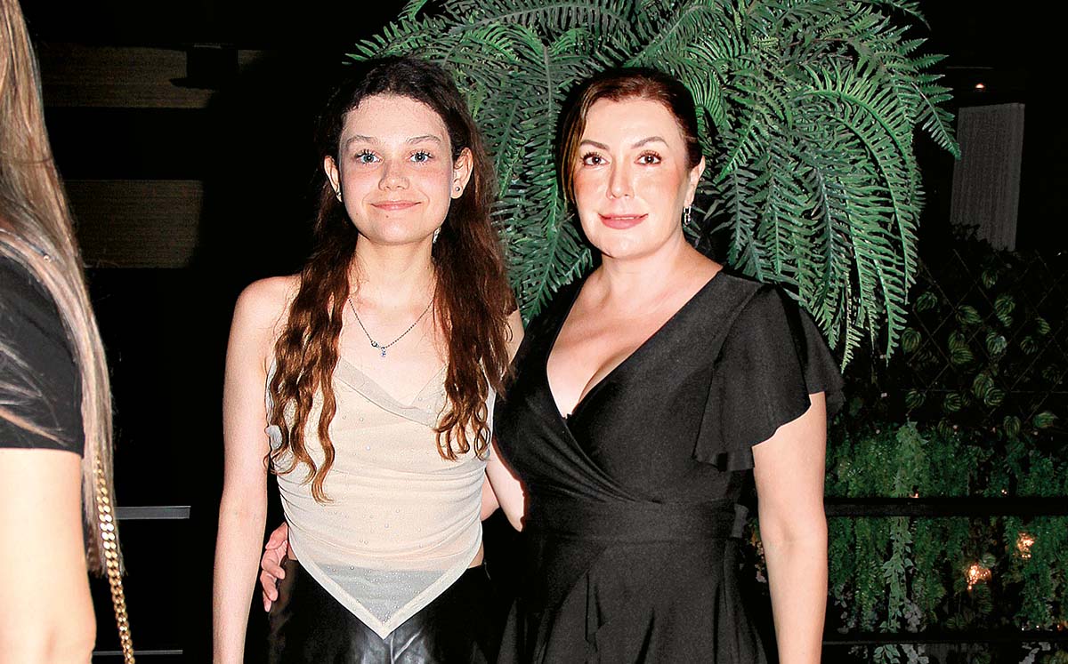 IVANA GONZÁLEZ Y HEIDI JONES disfrutaron de un menú internacional