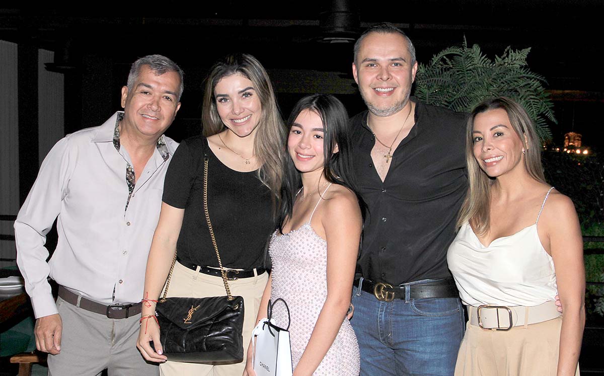 JAVIER MARTÍNEZ, CITLALY HIGUERA, ANA SOFÍA MARTÍNEZ, FERNANDO ALMARAZ, Y GABY ENRIQUEZ nos regalaron sus mejores sonrisas