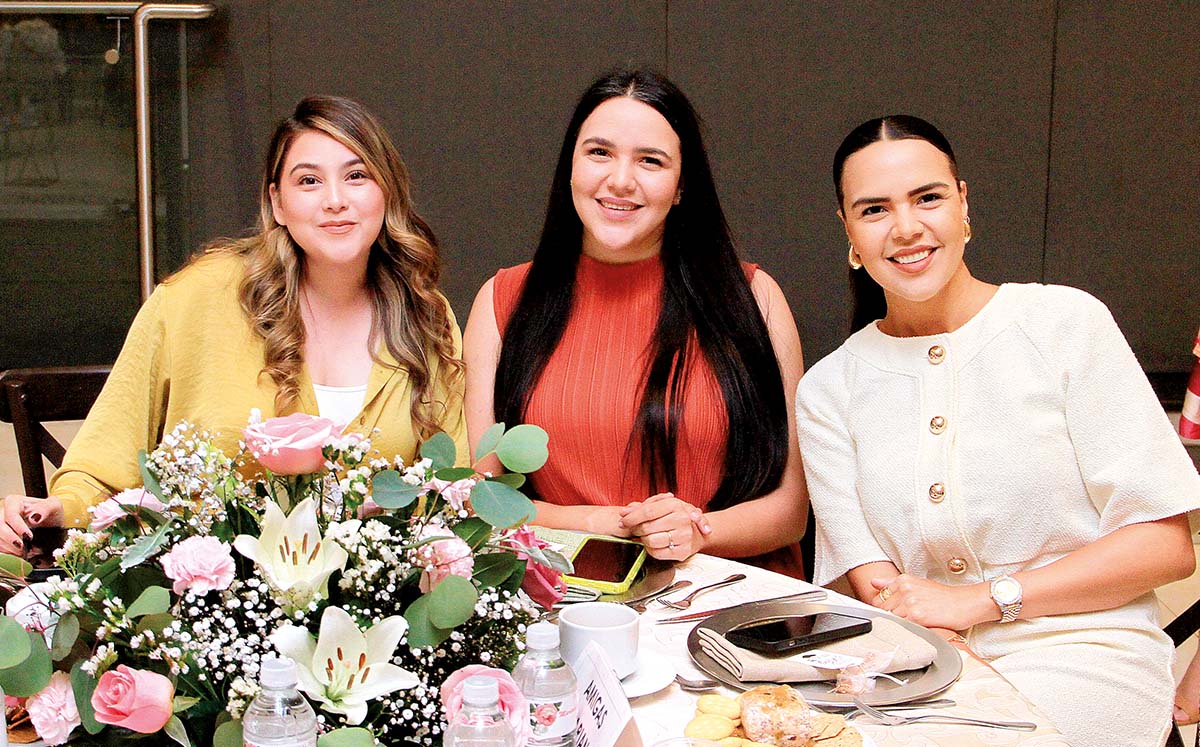 KRISTAN LARRAGA, ALEJANDRA PARRA Y CAROLINA PARRA disfrutaron de un delicioso desayuno huasteco