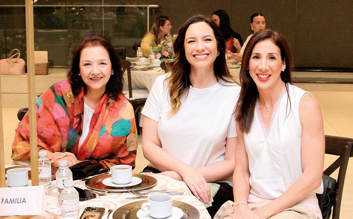 LOURDES ARGÜELLES, LOURDES ELIZONDO Y YUYIS GARCÍA disfrutaron de actividades como la tradicional lotería