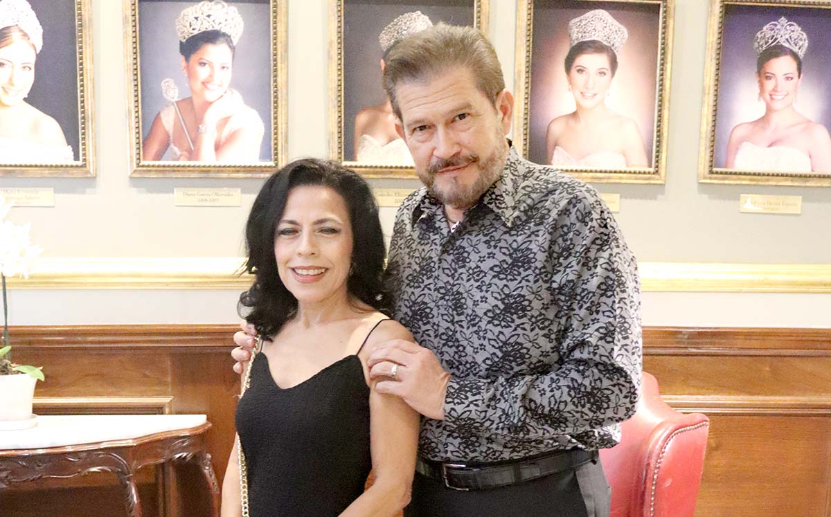 MARÍA TERESA GIL DE AHUMADA Y JOAQUIN AHUMADA llegaron con sus mejores oufits al evento