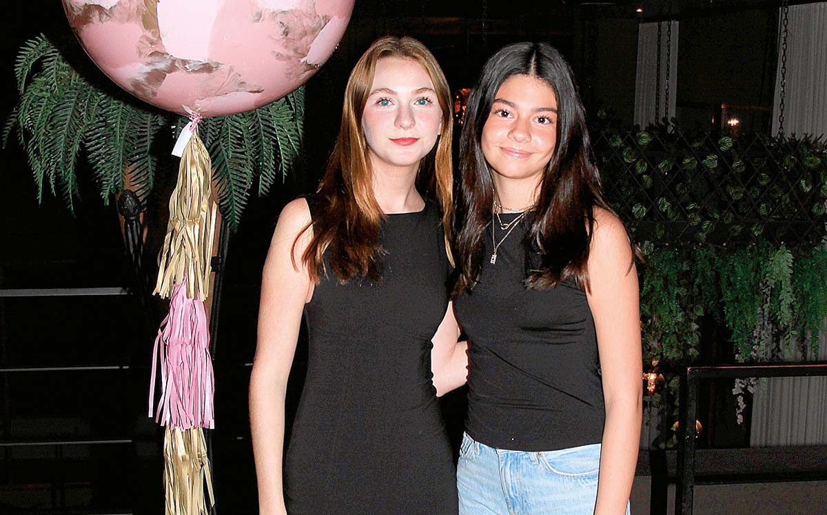 MARÍA EICHELMANN Y FRIDA CASILLAS llegaron con sus mejores outfits al festejo