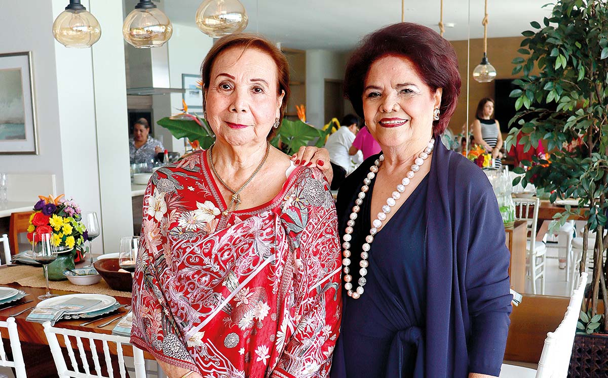 OFELIA DE RÁBAGO Y ELSA VAZQUEZ celebraron el 40 aniversario del Club de Jardines Ikebana  con una comida muy especial