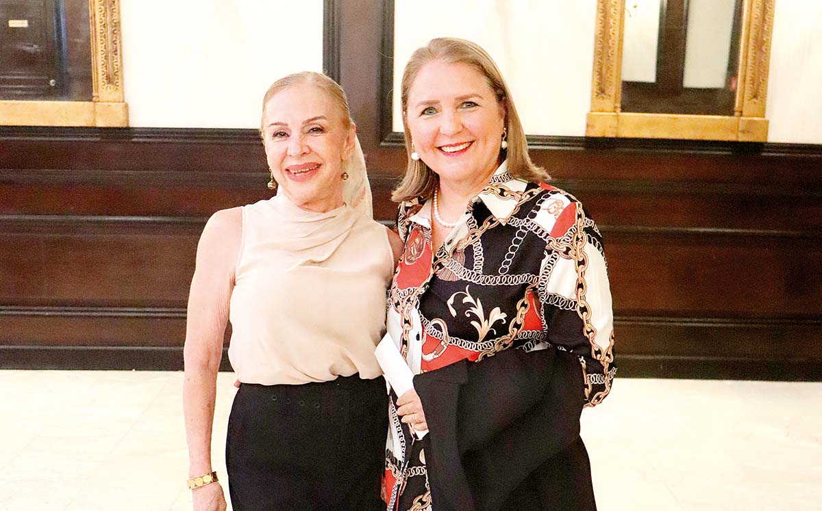 TERE CARRAZCO Y BEGOÑA DE AZCARRAGA disfrutaron de una gala de hispanidad
