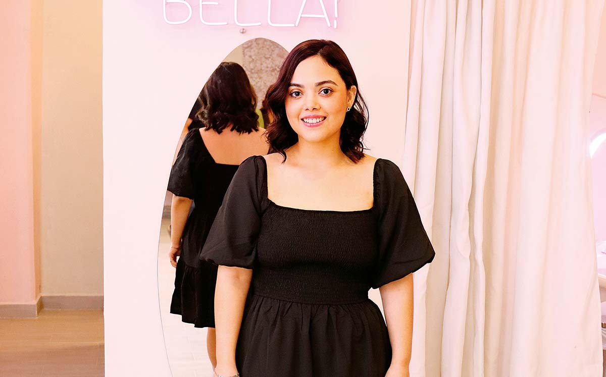 ALEJANDRA SALAZAR estuvo muy feliz en la re-inauguración de Ella Bella