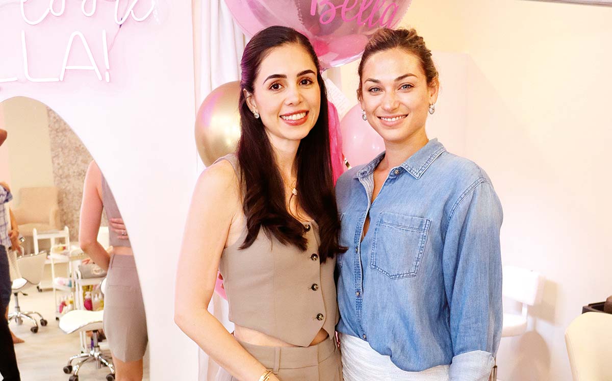 ANA BEATRIZ LEAL Y ANA VICTORIA GÓMEZ nos regalaron sus mejores sonrisas en la reinauguración