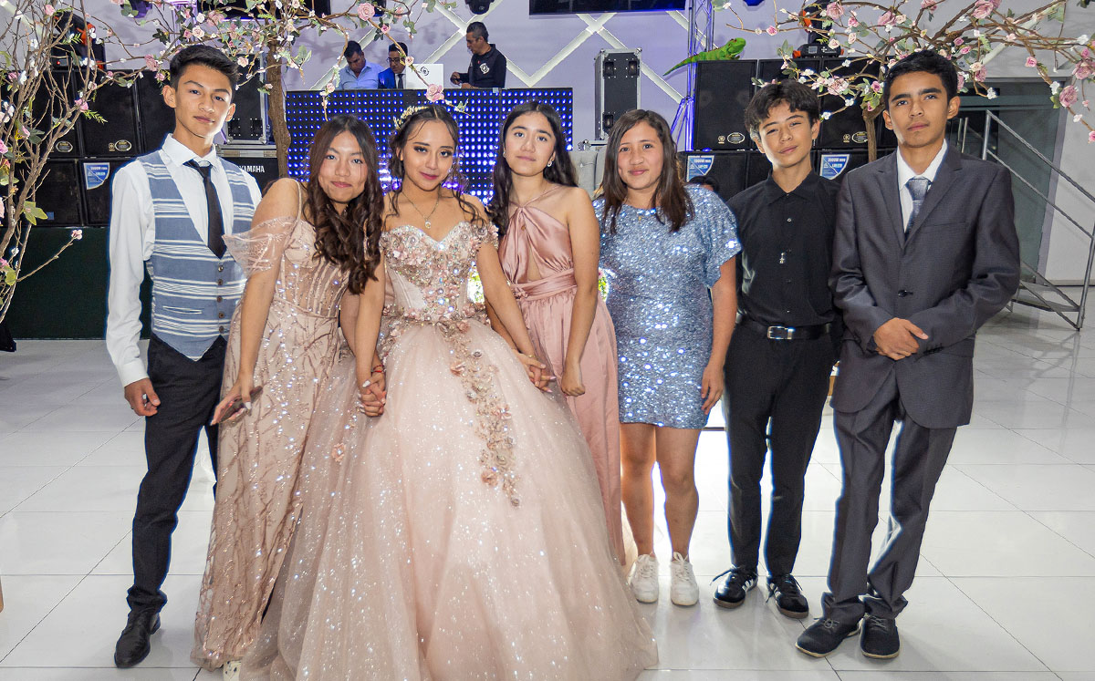 Alexia Abasolo celebró sus XV años (Edgar Segura / Braulio García)