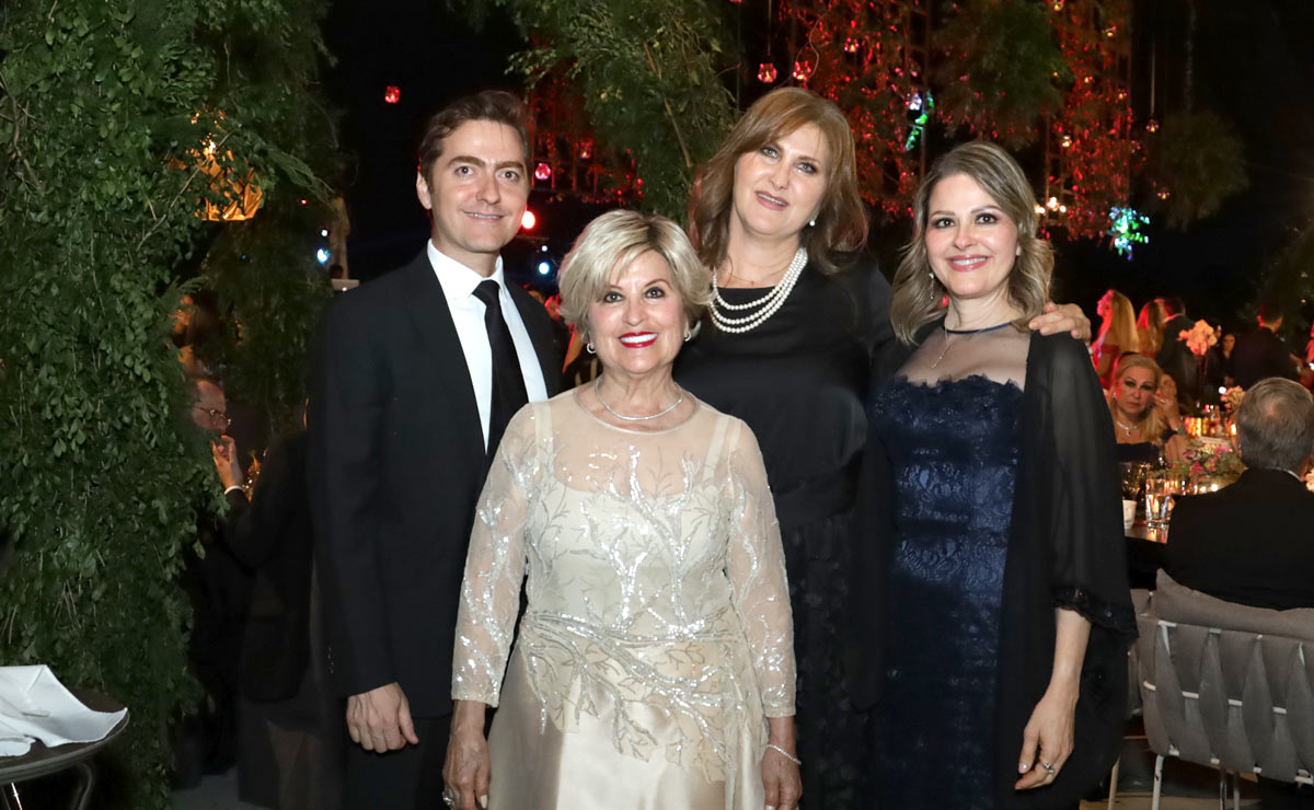 José Alberto, Monis, Maribel y Alejandra