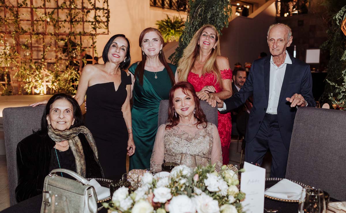 Lorna, Katia, Farah, Eduardo, Gladis y Mirna