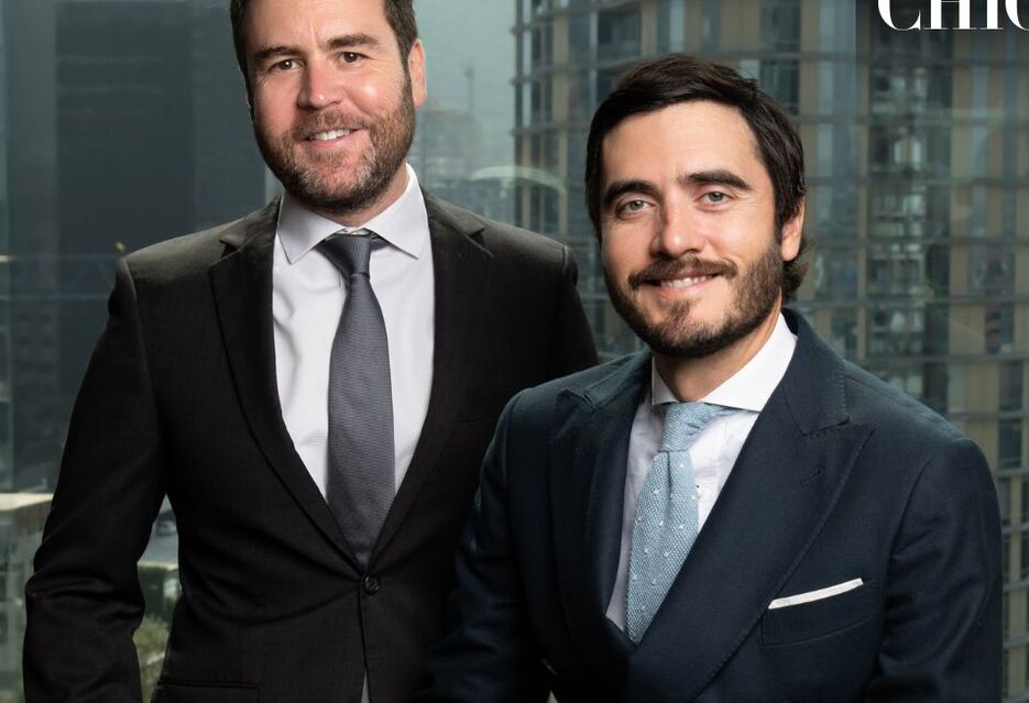 Marco Pacheco y Alfonso Couceiro brindan un servicio integral y personalizado para quienes buscan establecerse en Estados Unidos. / Fotos: Abo Palomo