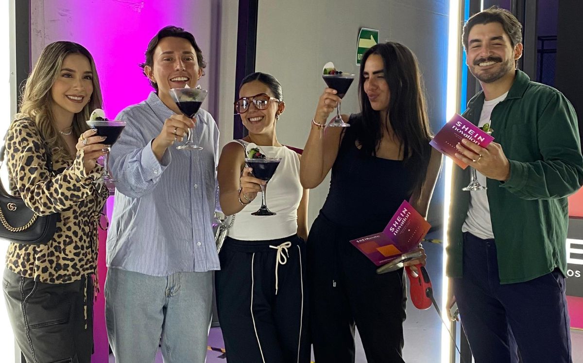 Los invitados disfrutaron de drinks y bocadillos