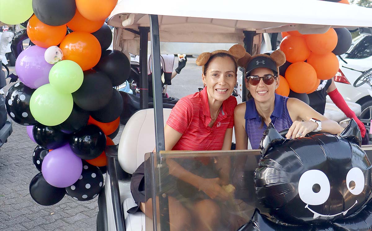ALONDRA GONZÁLEZ Y DANIELA LÓPEZ se caracterizaron y decoraron sus carritos de acuerdo a la ocasión