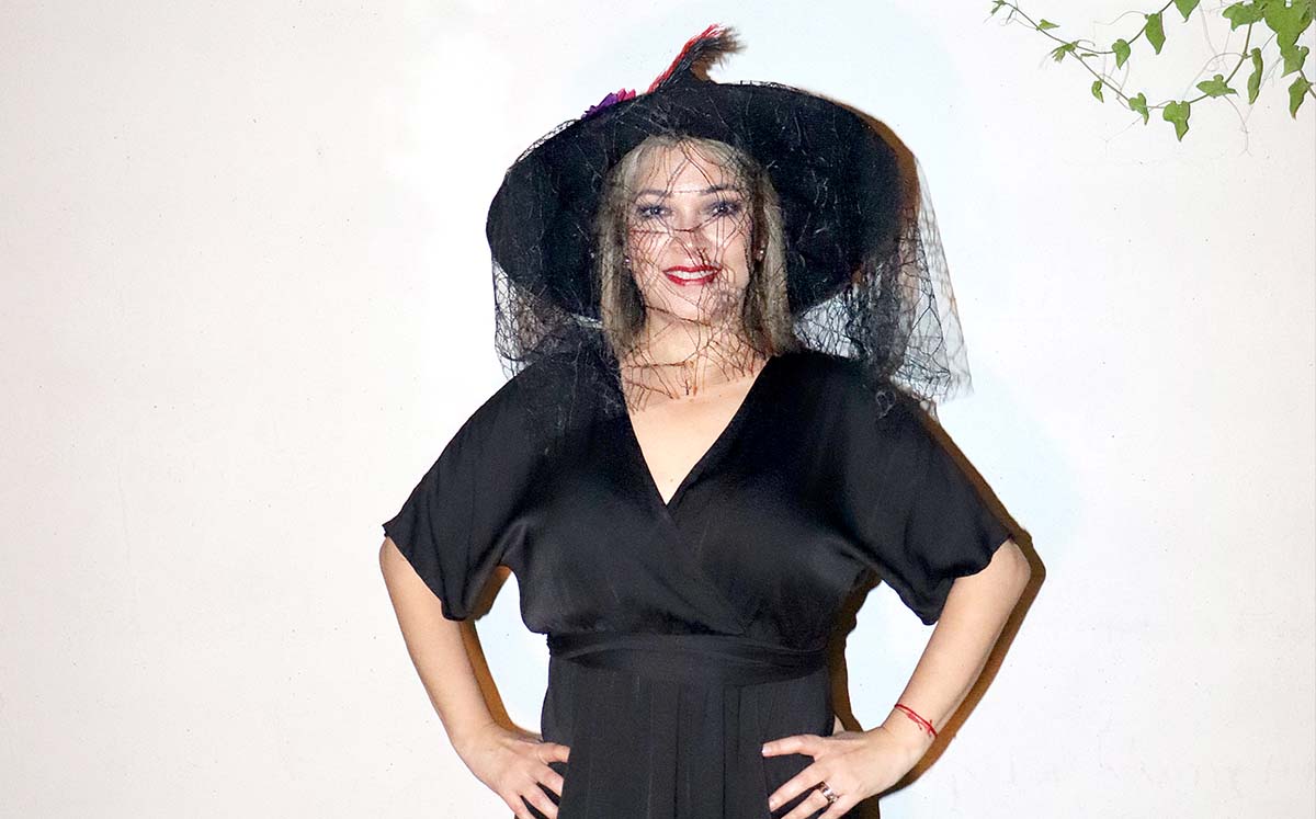 ISABEL REYES disfrutó de celebrar Halloween junto a sus amigas