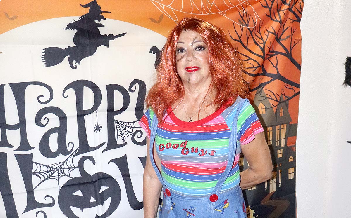GABY CRUZ llegó con su mejor disfraz de Chuky a la fiesta
