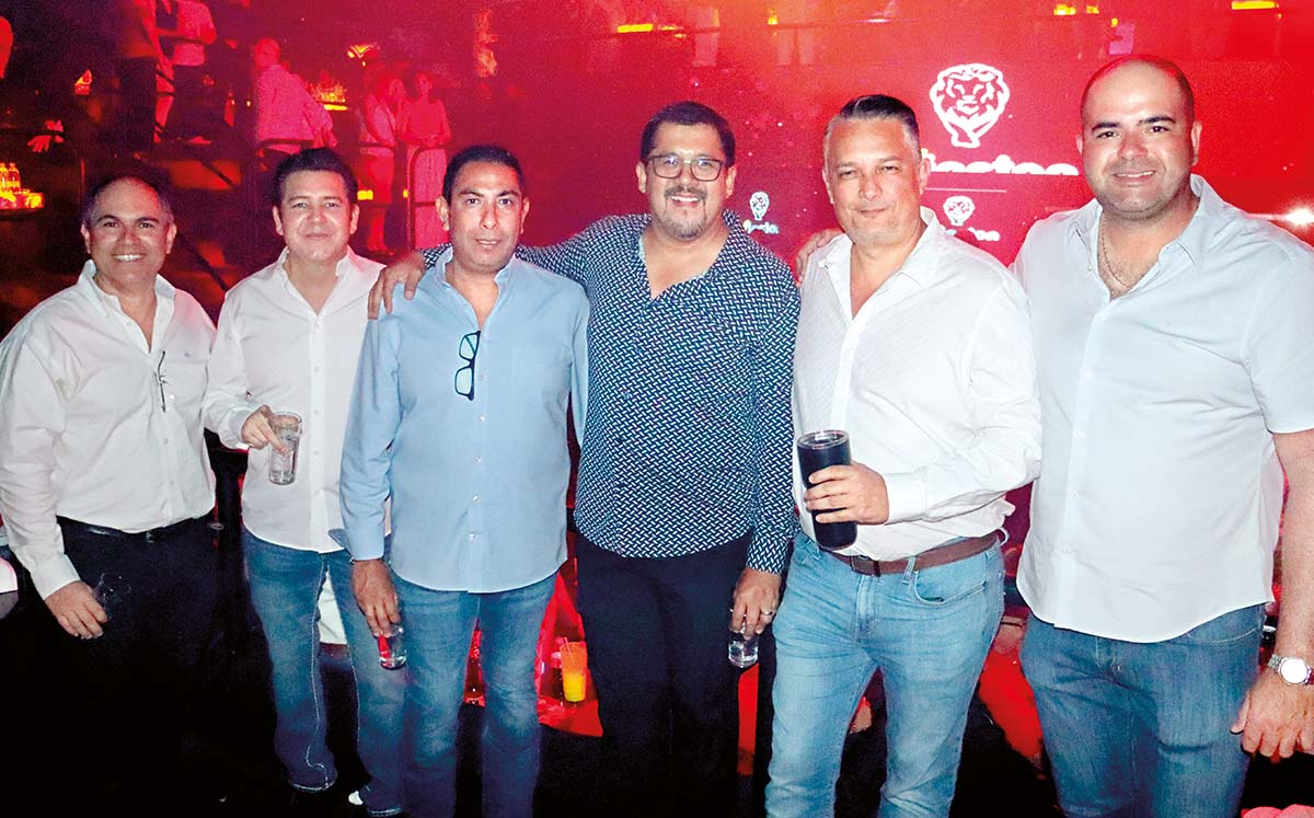 DAVID BETTELER, VÍCTOR MELLADO, MARCO MARIÑO, ARTURO NÚÑEZ, ANTONIO GONZÁLEZ Y RUBÉN CRUZ nos regalaron sus mejores sonrisas